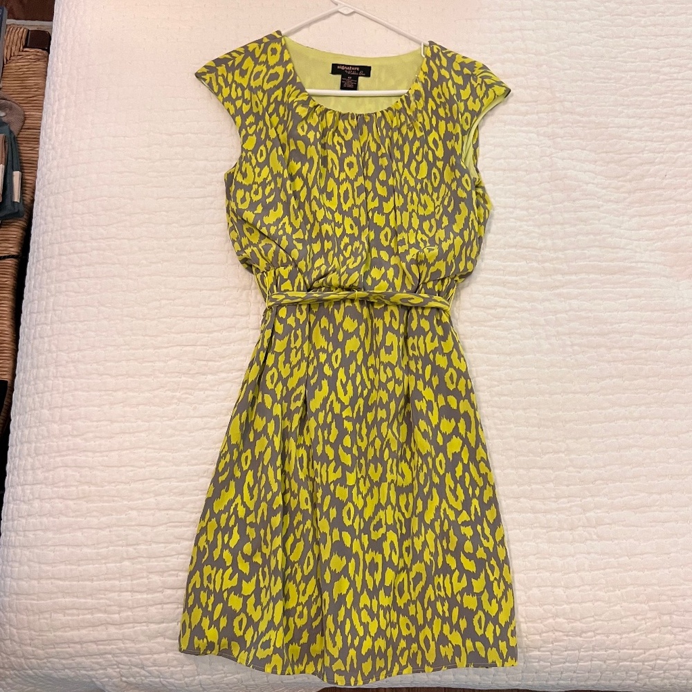 Signature by Robbie Bee Yellow and Gray Cap-Sleeve Printed Mini Dress